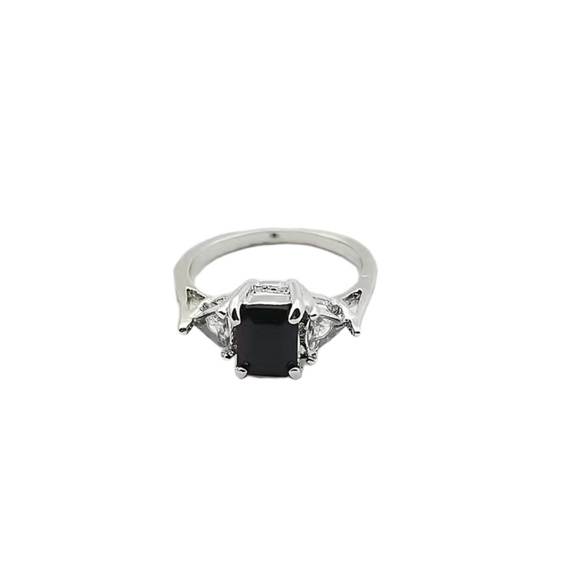 Black Square Stone with Heart Zircon Stones Silver Ring - Picture 6 of 7